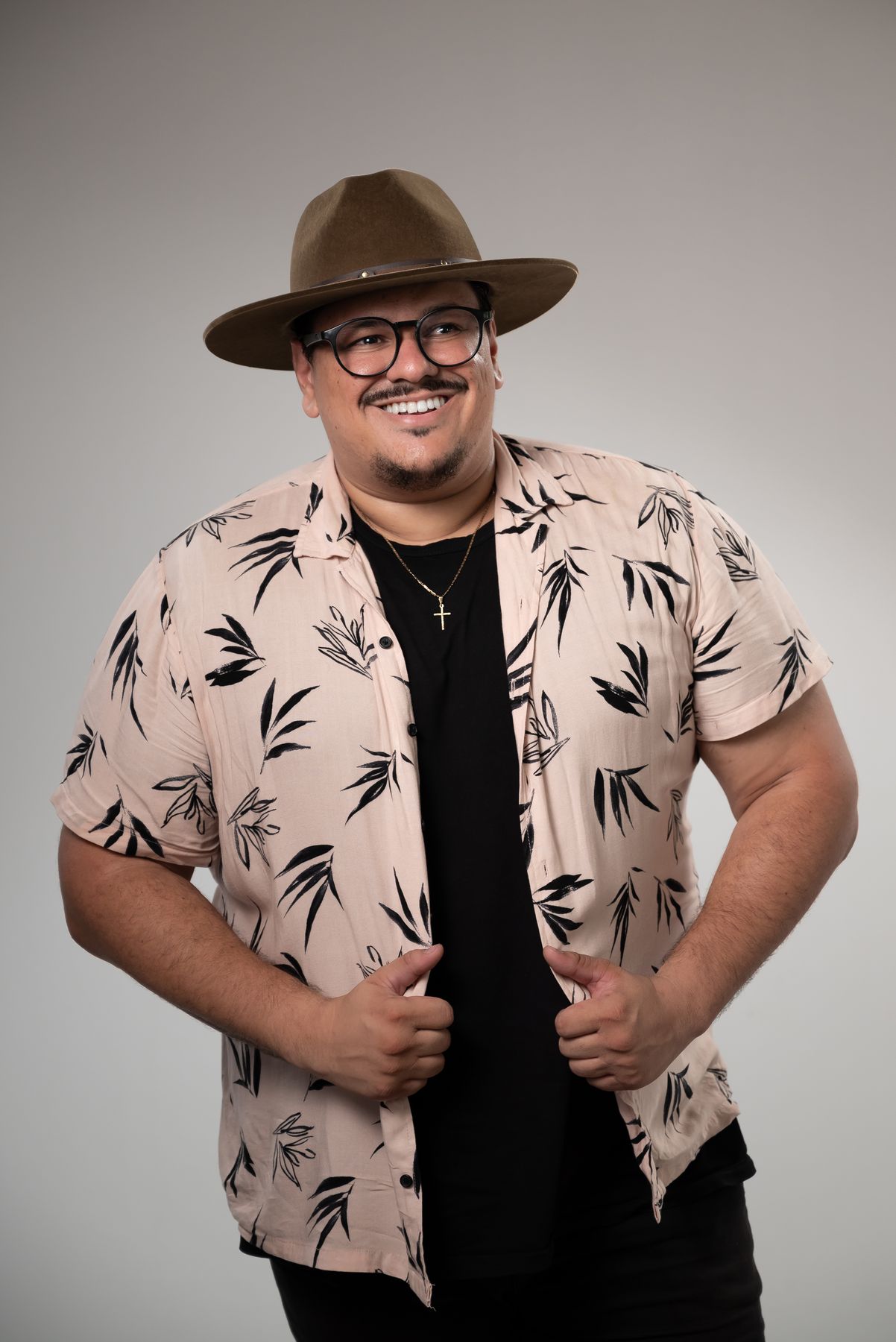 Felipe sorrindo