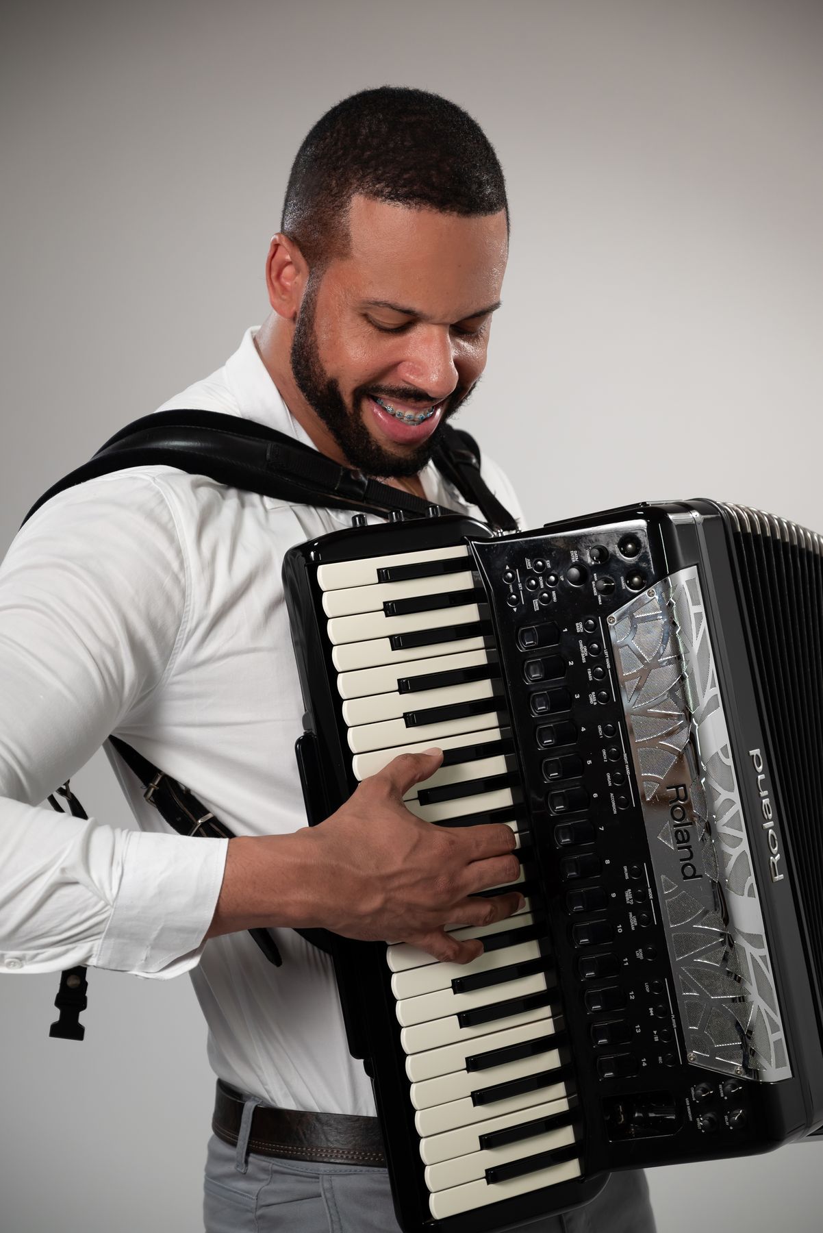 Rafael tocando sanfona