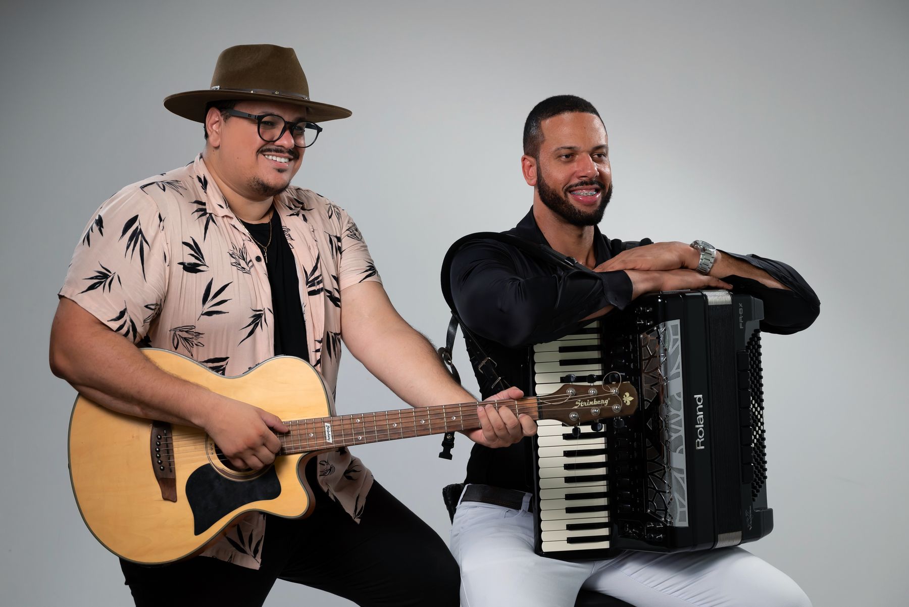 Felipe no violão e Rafael na sanfona